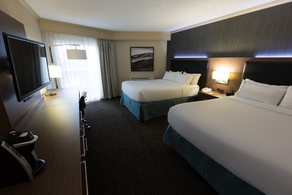 Standard Room, 2 Queen Beds, Balcony photo 1