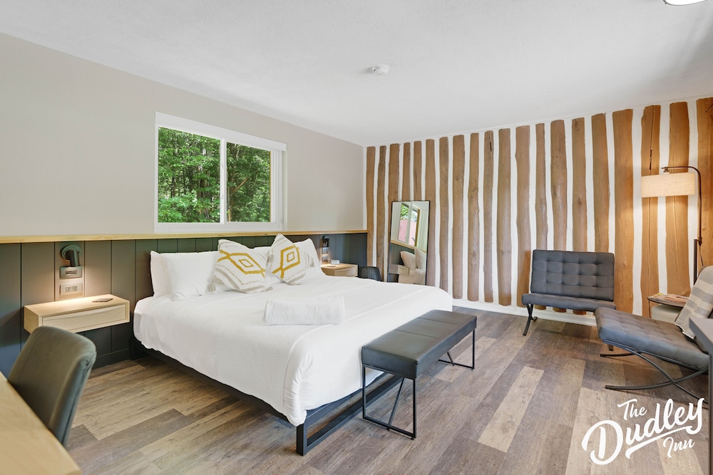 Luxury Room, 1 King Bed, Non Smoking, Ground Floor photo 2