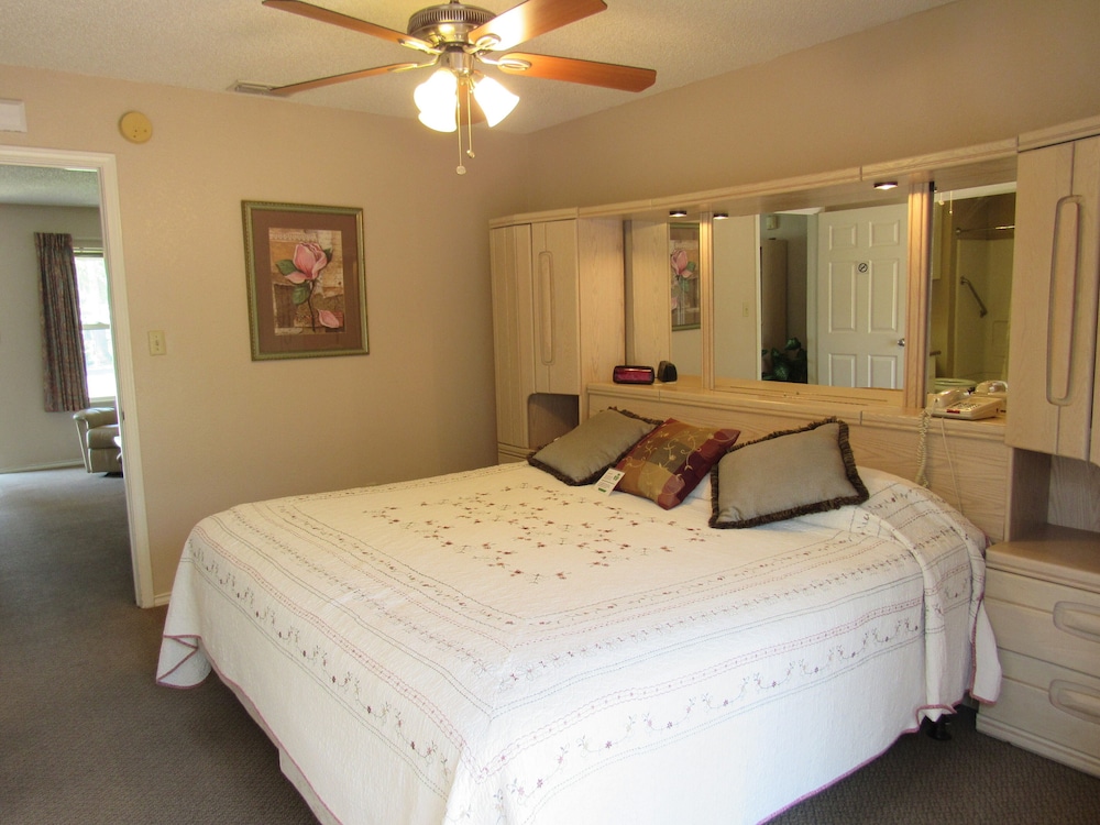 Deluxe Suite - Photo 1