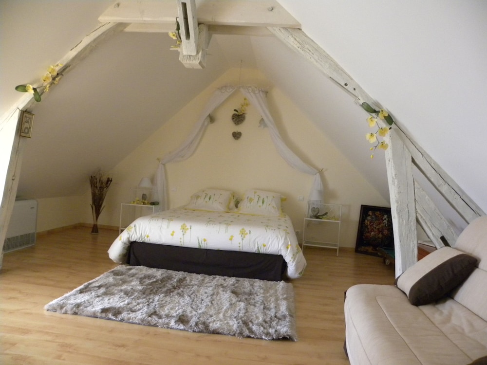 Family Room, Garden View - Photo 6
