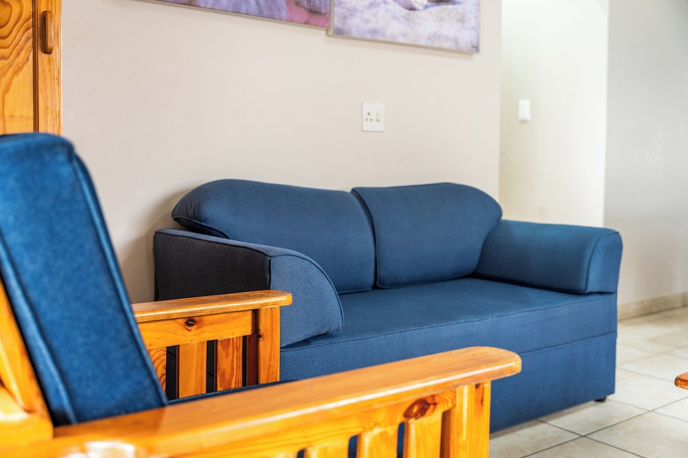 4 Sleeper Beach House (1 bedroom) (18) photo 1