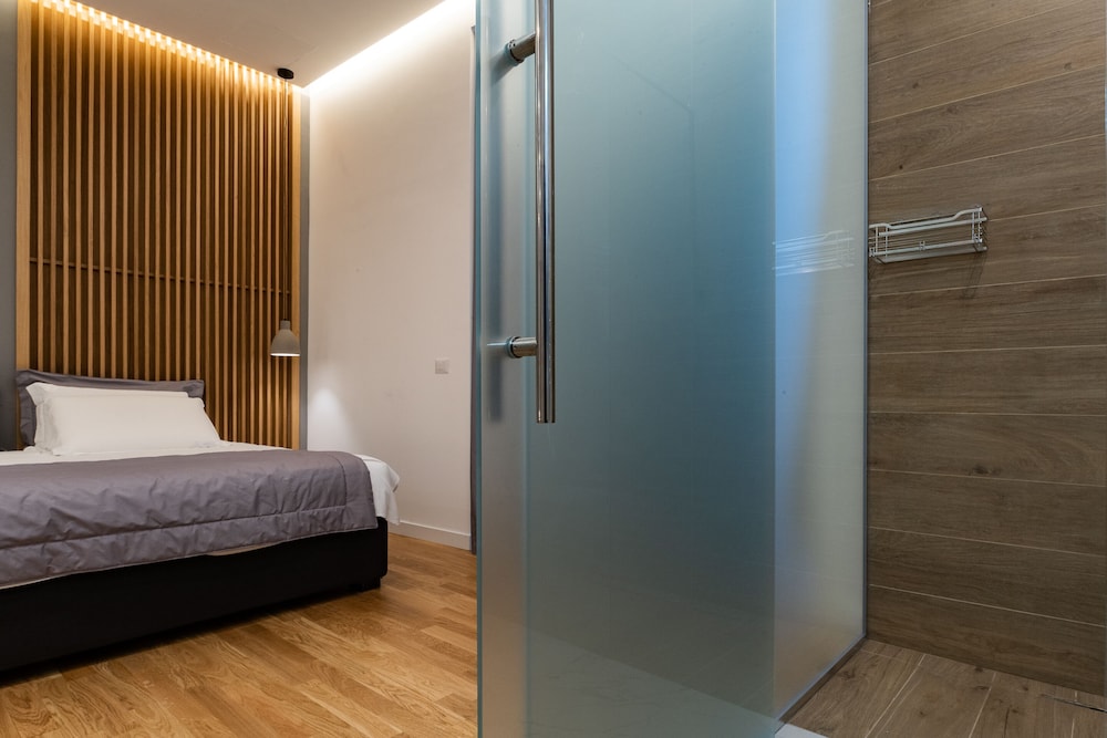Suite, City View