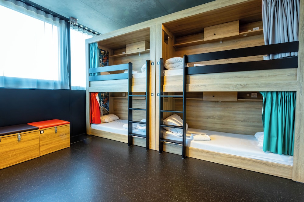 Private dormitory for 8 persons with private bathroom photo 2