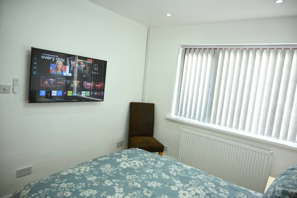 Watermead Retreat Bungalow, Photo 8