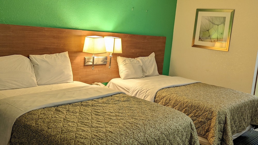 Room, 2 Queen Beds, Smoking, Microwave photo 1