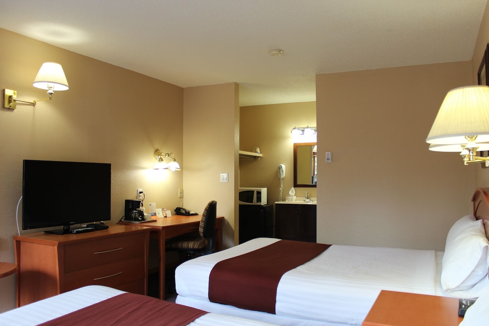 Standard Room, 2 Queen Beds, Refrigerator, Non Smoking photo 3