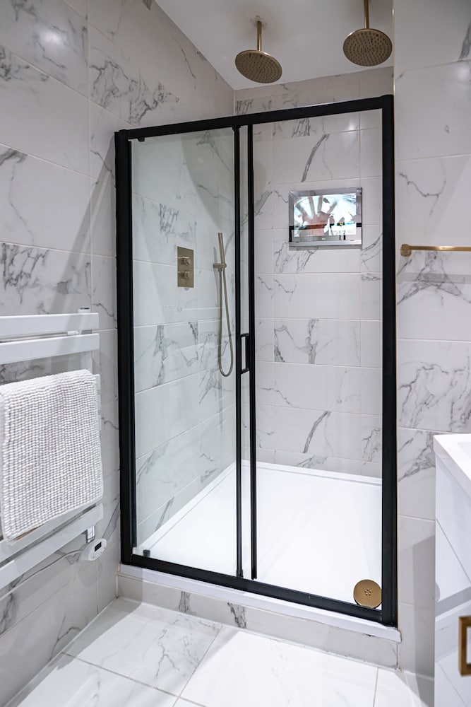 Executive Apartment, Ensuite, City View (Apt 3) - Photo 22