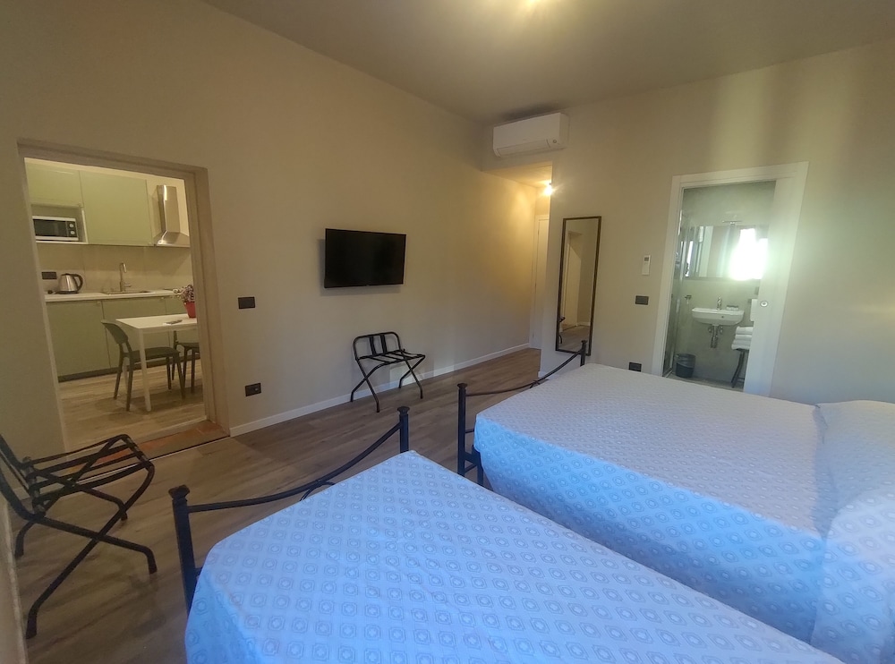 Executive Apartment, Multiple Beds, Annex Building thumbnail 5