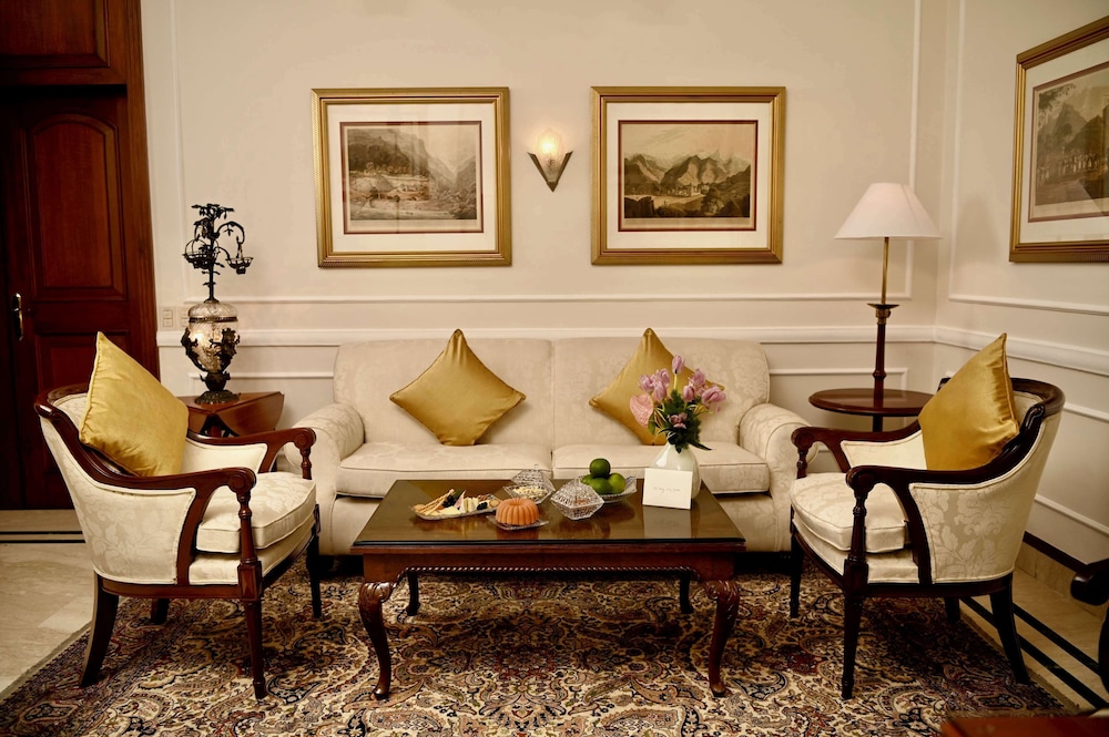 Luxury Suite - Photo 2
