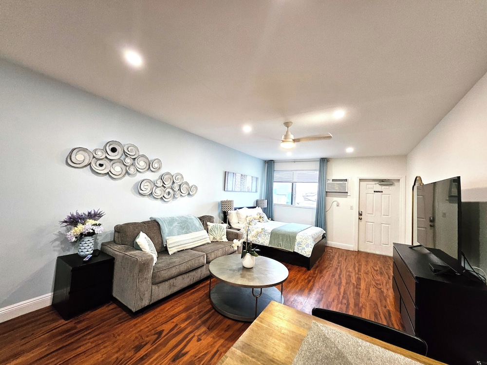 Standard Apartment, 1 Queen Bed with Sofa bed, Non Smoking (Suite Six)
