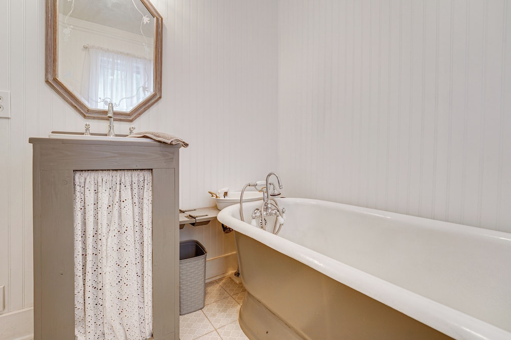 House (4 Bedrooms) photo 2