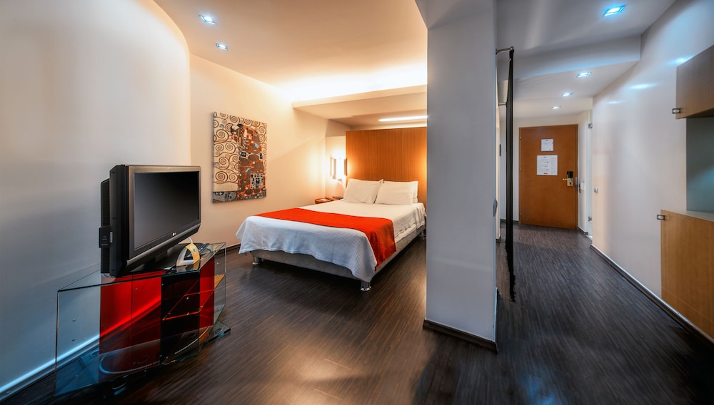 Executive Room - Photo 8