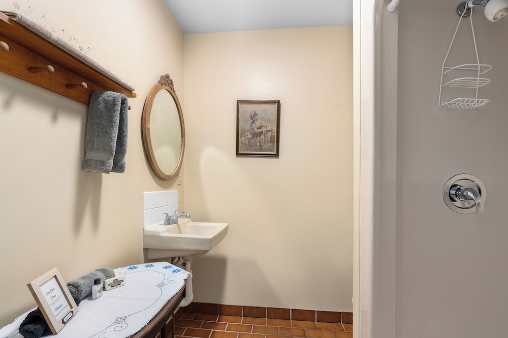 Standard Double Room, Private Bathroom (Room 4) photo 2