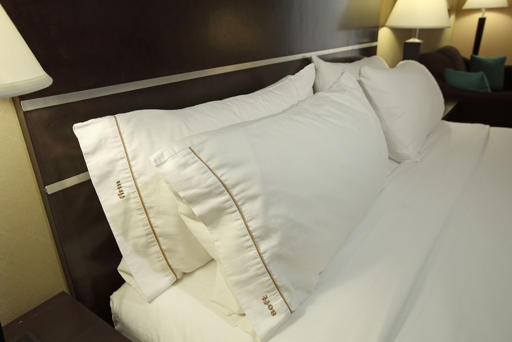Standard Room, 2 Queen Beds - Photo 1