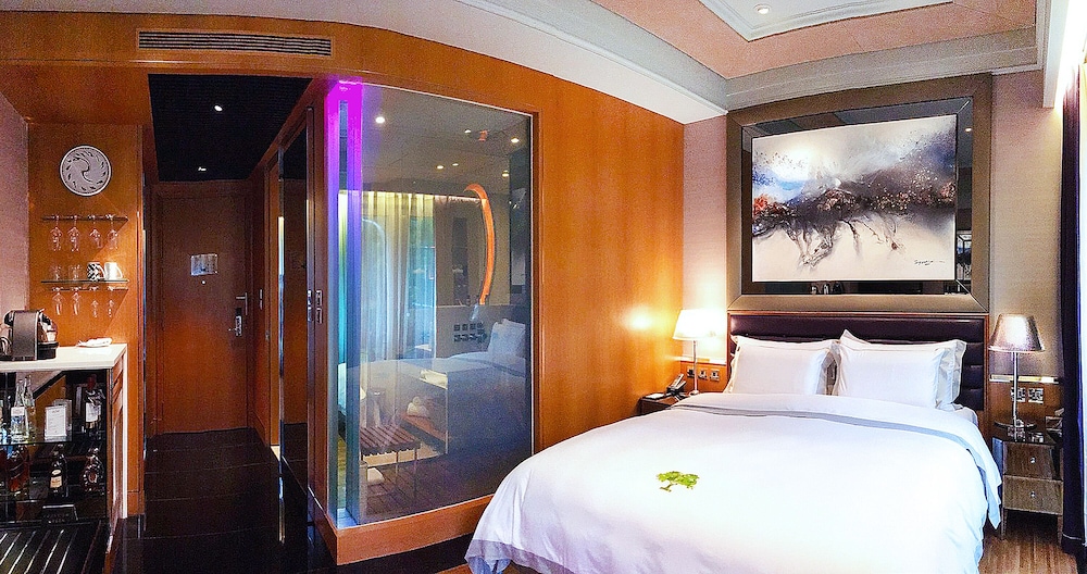 Premier Room thumbnail 5