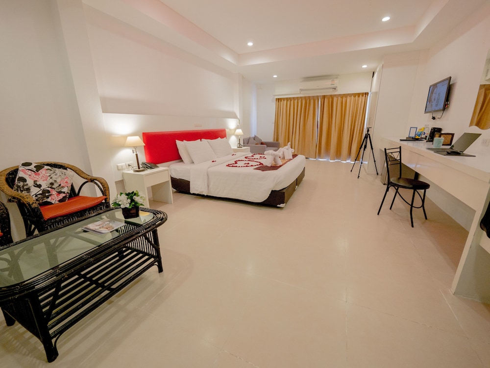 Executive Suite - Photo 3
