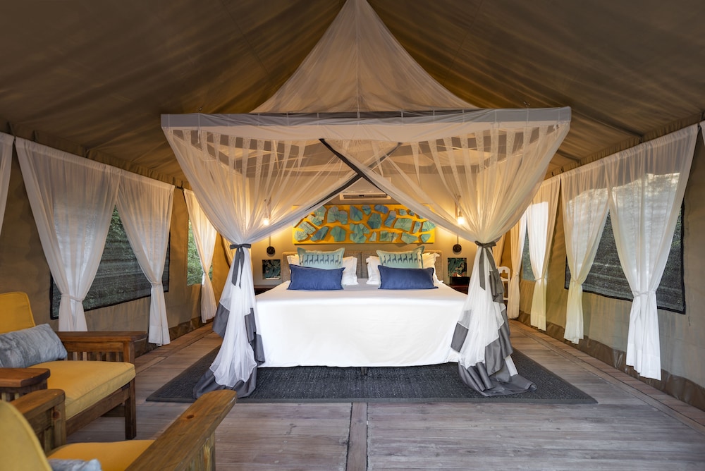 Luxury Room, 1 King Bed photo 2