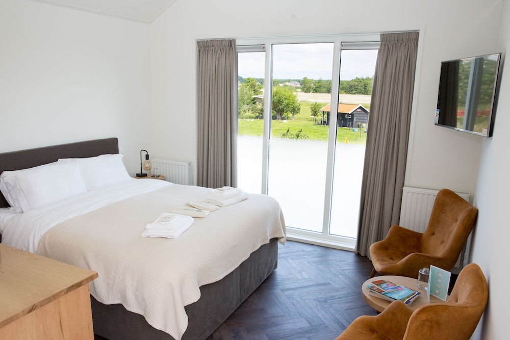 Deluxe Double Room, 1 King Bed, Garden View photo 1