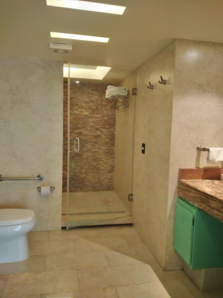 Family Suite - Photo 9
