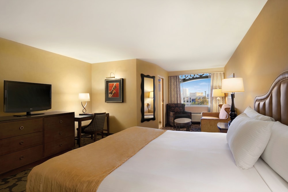 Deluxe Room, 1 King Bed, Non Smoking - Photo 1