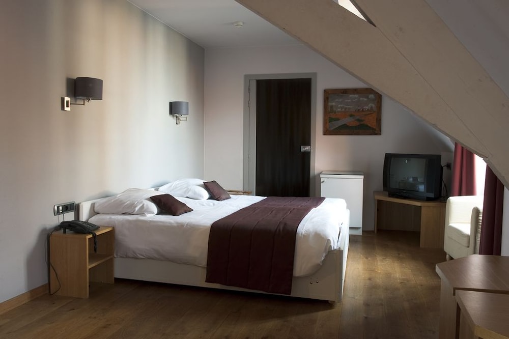 Basic Double or Twin Room, Canal View - Photo 5
