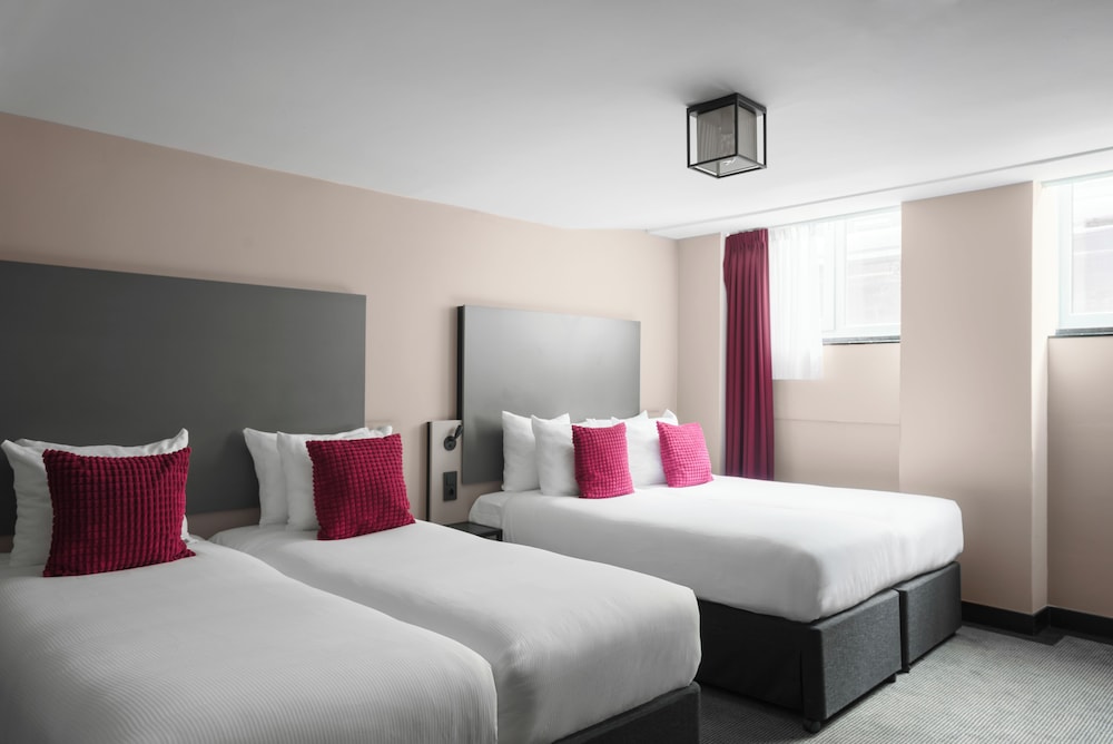Economy Quadruple Room photo 2
