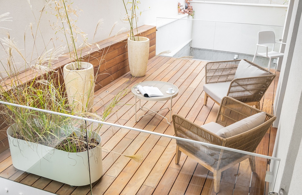 Superior Studio, 1 King Bed, Terrace - Photo 3
