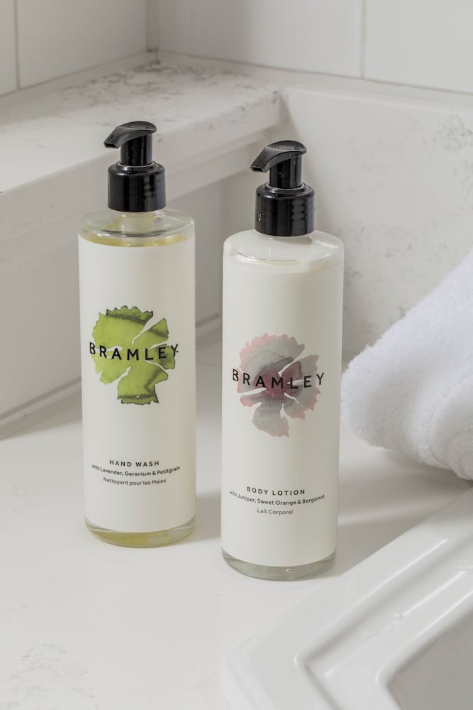 Weiße Pferde von Everly Hotels Collection, Foto 6