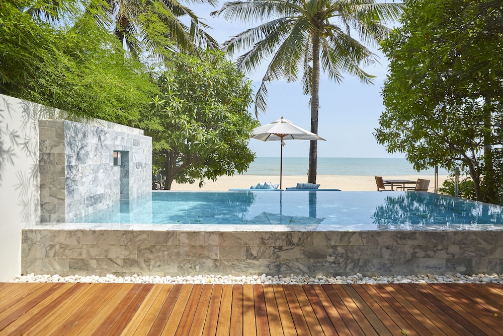 1-Bedroom Beachfront Pool Villa - Photo 9
