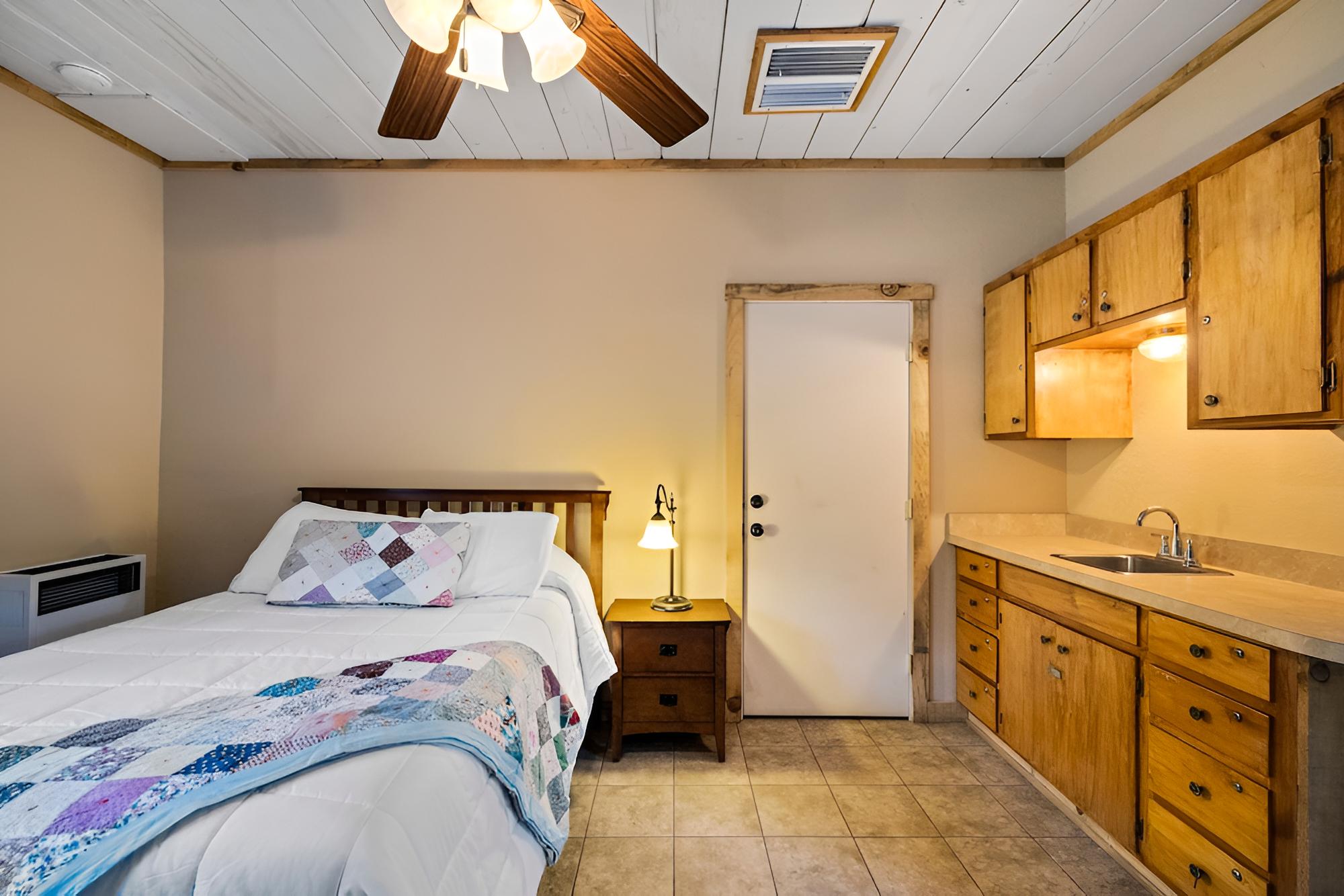 Traditional Room, Multiple Beds, Poolside photo 2