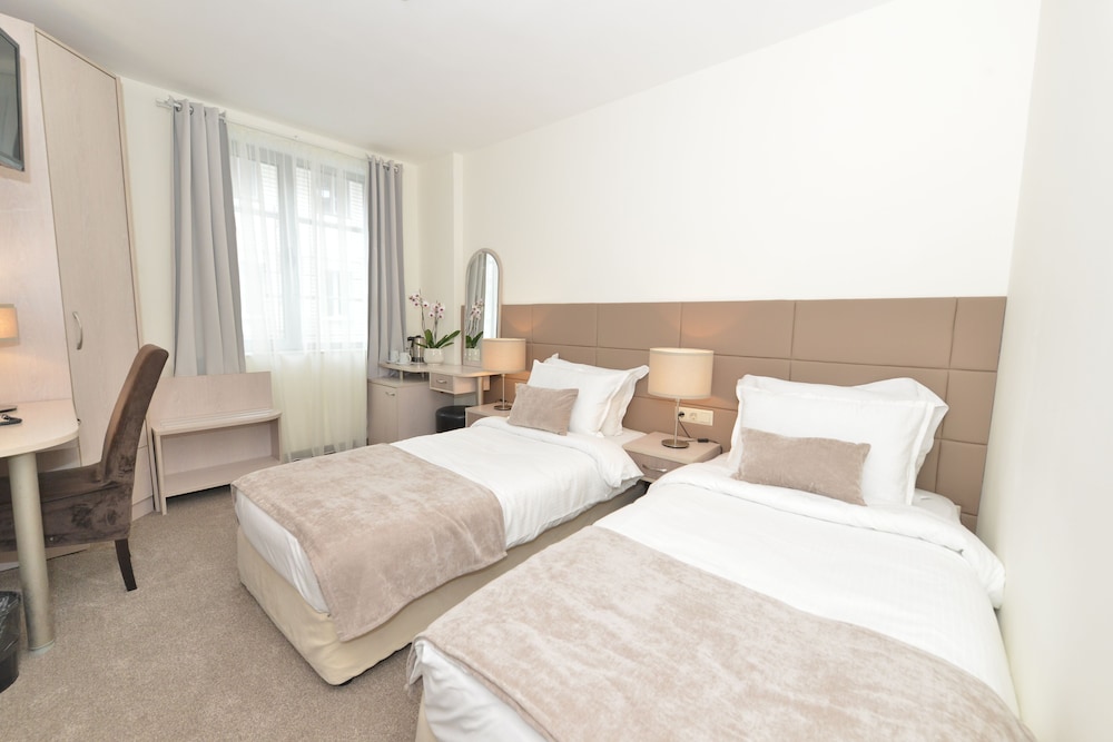 Standard Twin Room photo 1