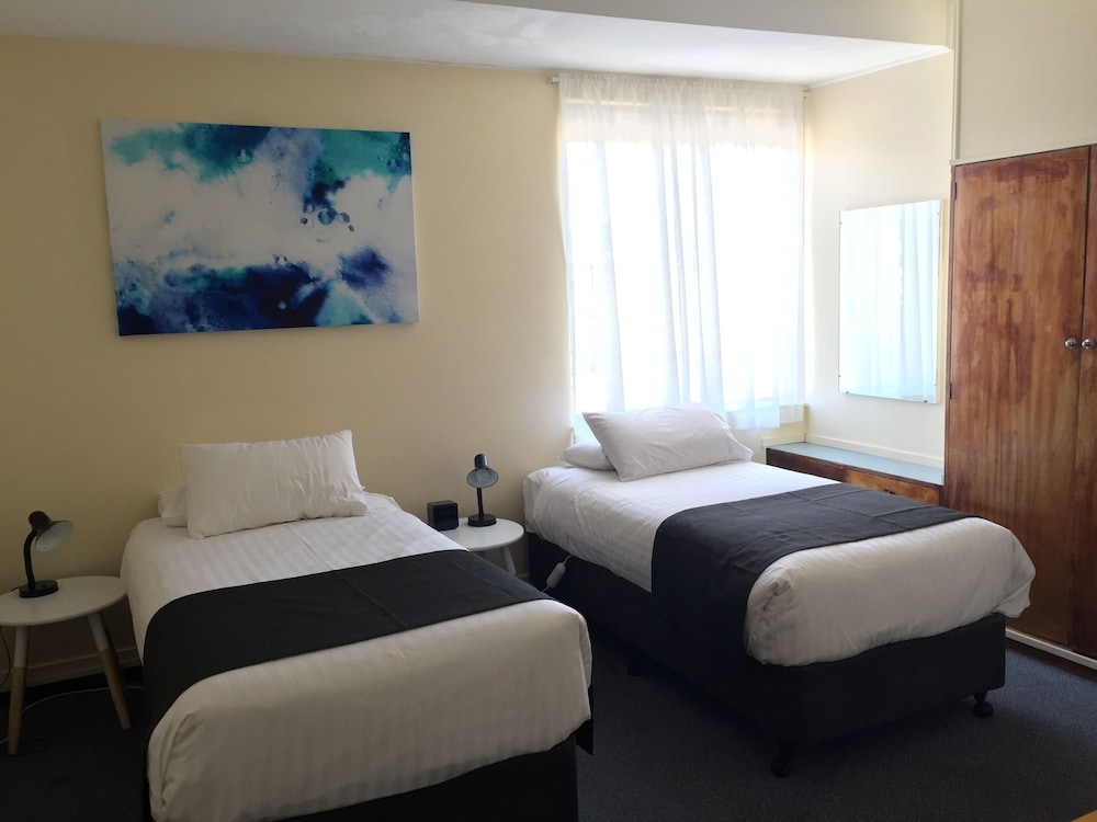 Hotel Twin With Ensuite photo 1