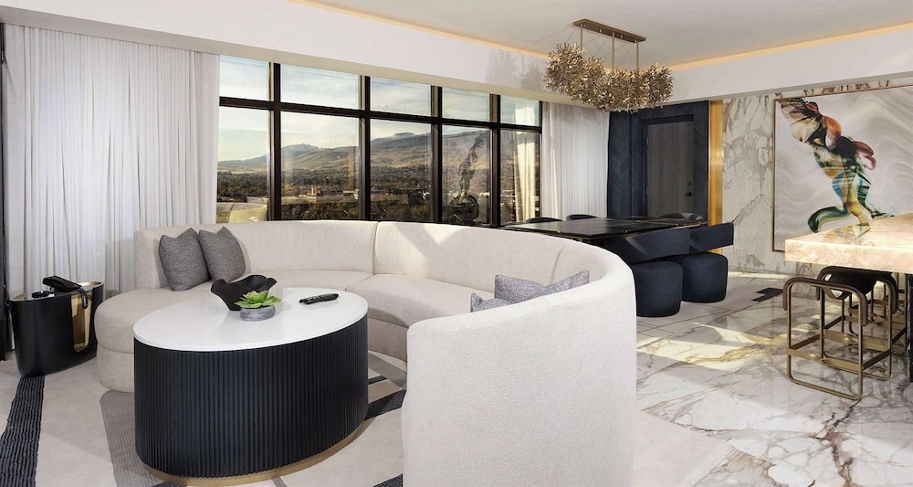 Penthouse Suite, 1 King Bed, Smoking, Jetted Tub (Separate Living Room) - Photo 2