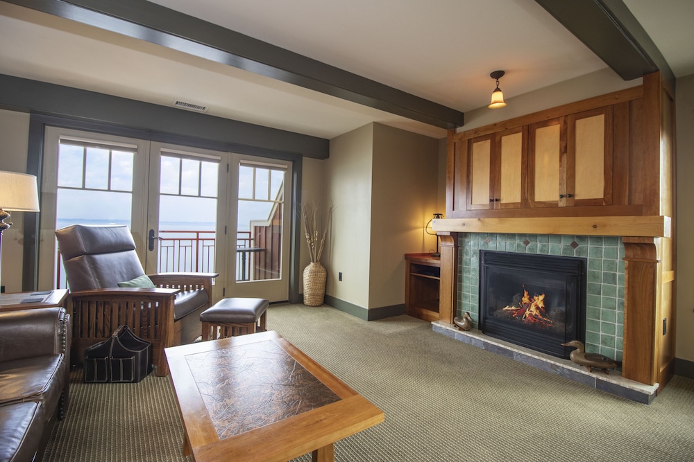 Suite, 2 Bedrooms, Balcony, Bay View