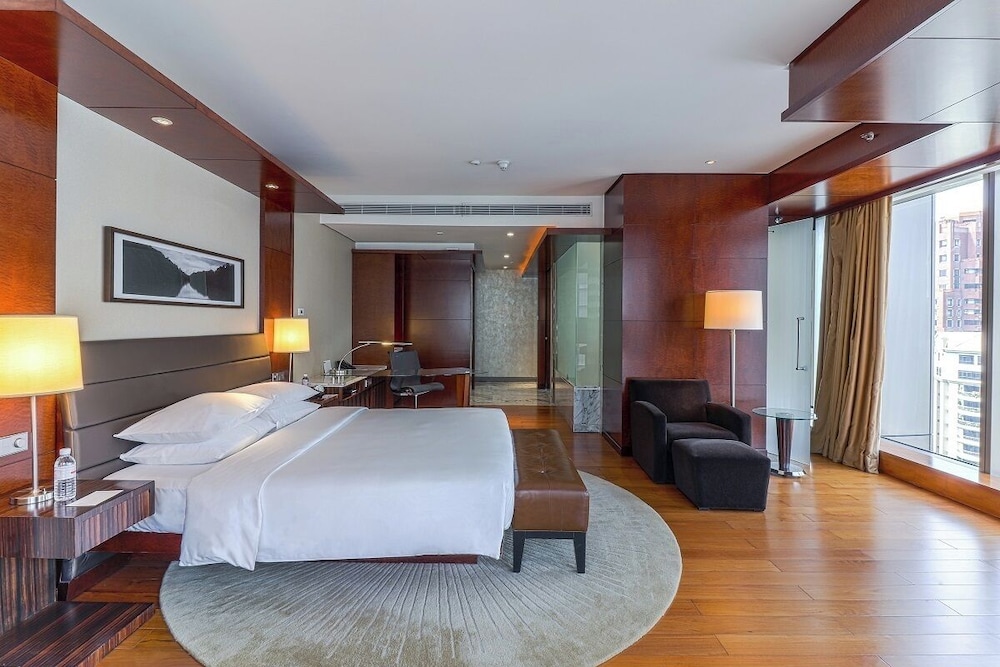 Grand, Deluxe Room, 1 King Bed photo 2
