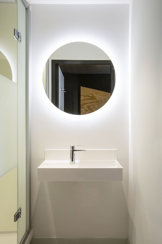 Chambre pour 4 personnes avec salle de bains privée photo 3