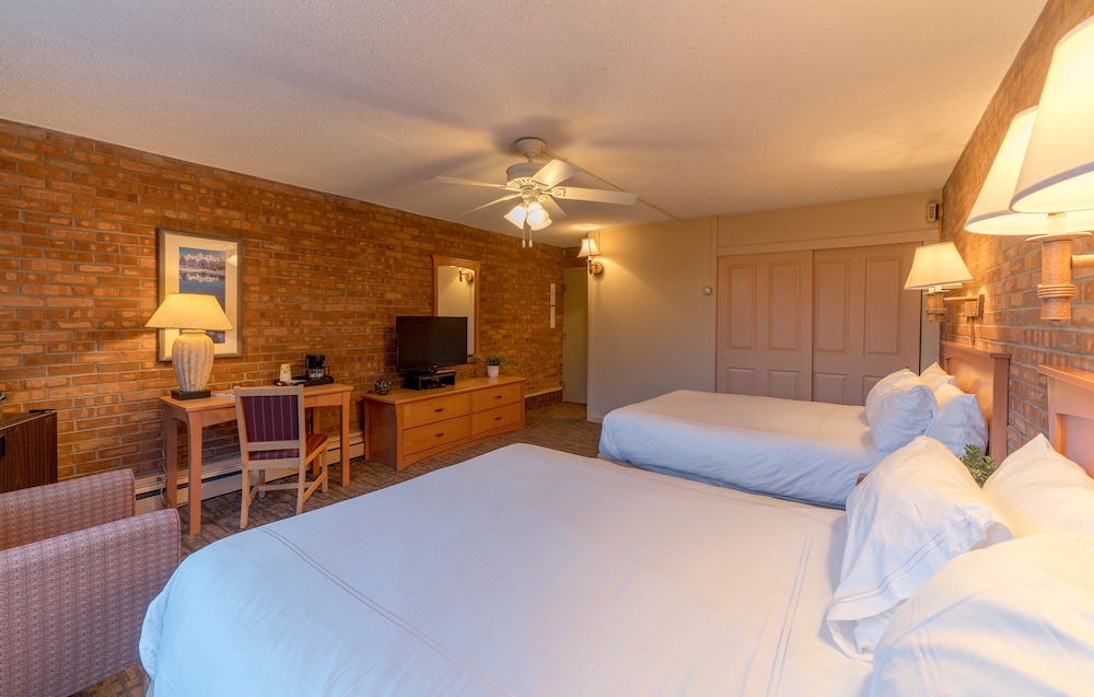 Deluxe Room, 2 Queen Beds - Photo 2