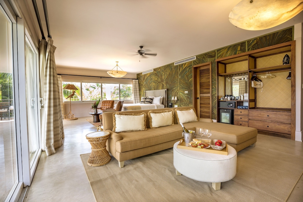 Beachfront Suite photo 3