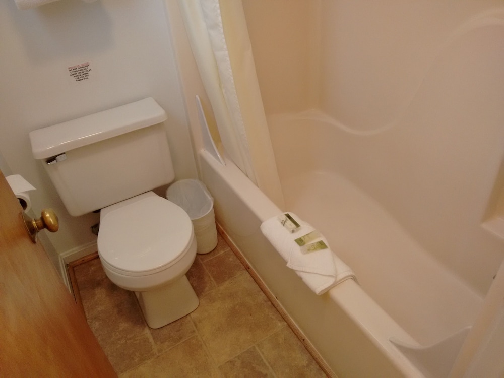 Kitchenette  / Private Balcony Room 1 King Bed photo 3