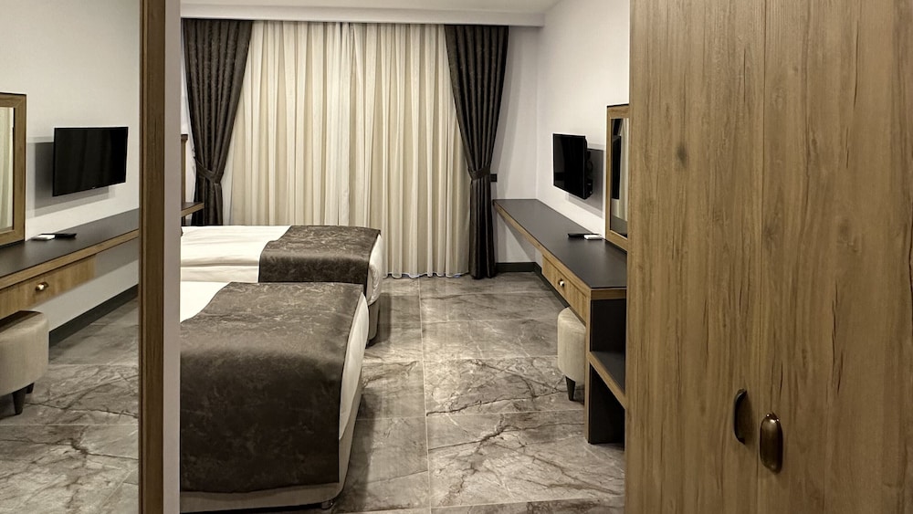Standard Room, 2 Twin Beds thumbnail 5