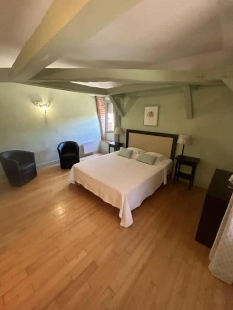 Room, Garden View