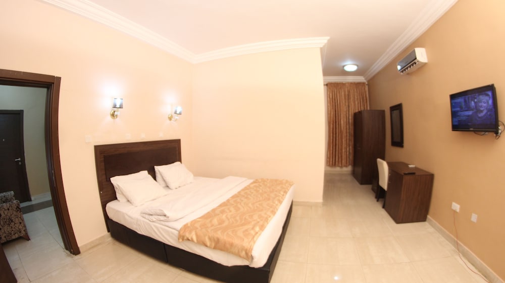 Residency Suite photo 2