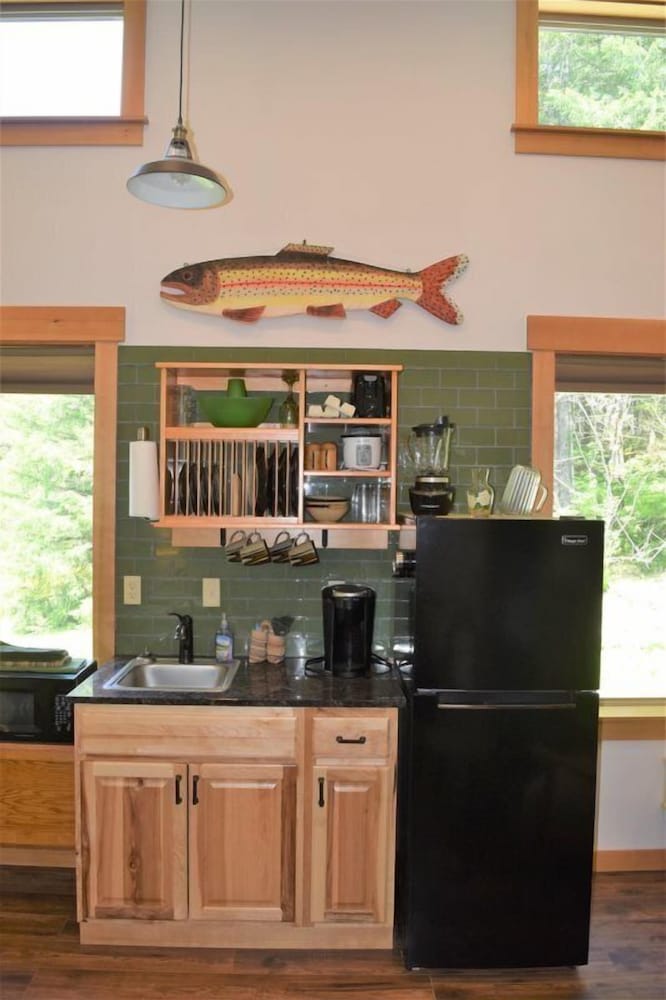 Studio (Little Big Fish) photo 3