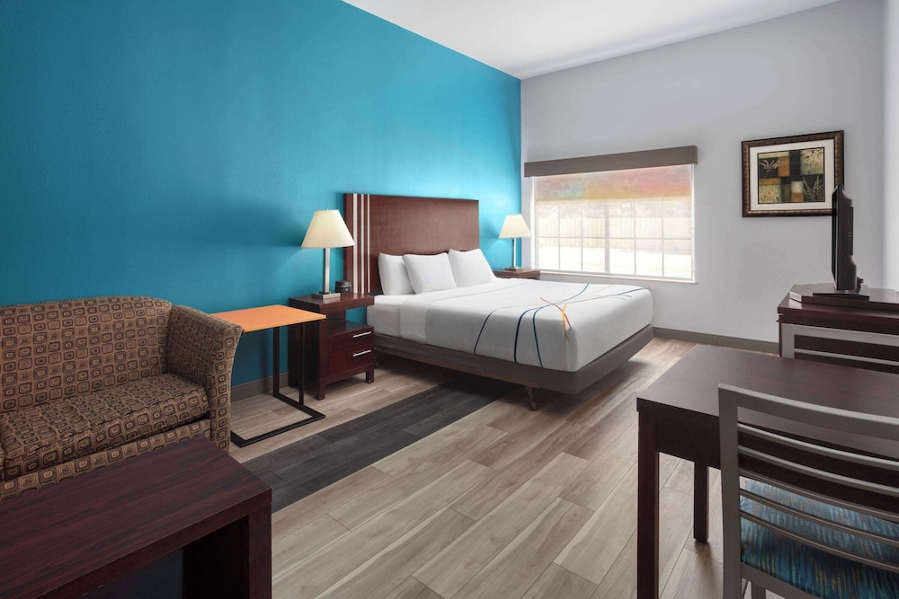 Deluxe Suite, 1 King Bed, Non Smoking - Photo 4