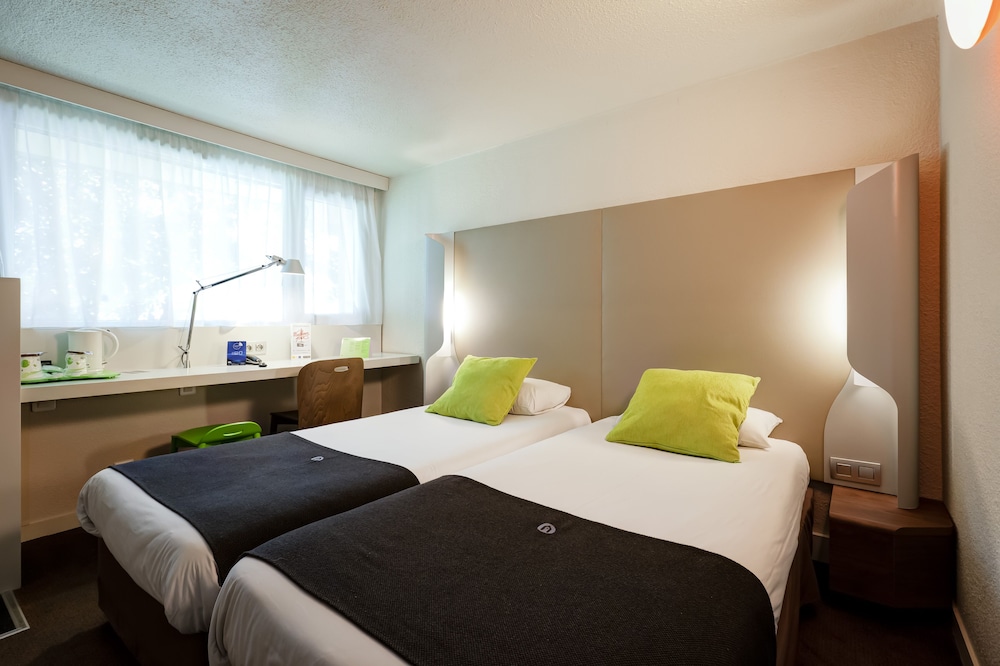 Standard Room, Multiple Beds - Photo 5