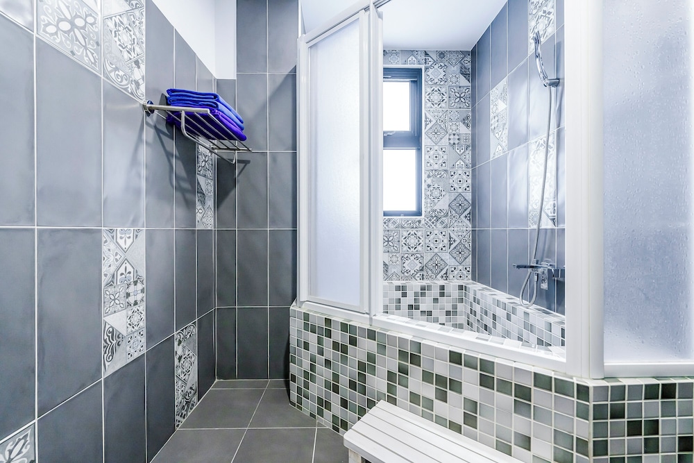 Standard Quadruple Room - Photo 10
