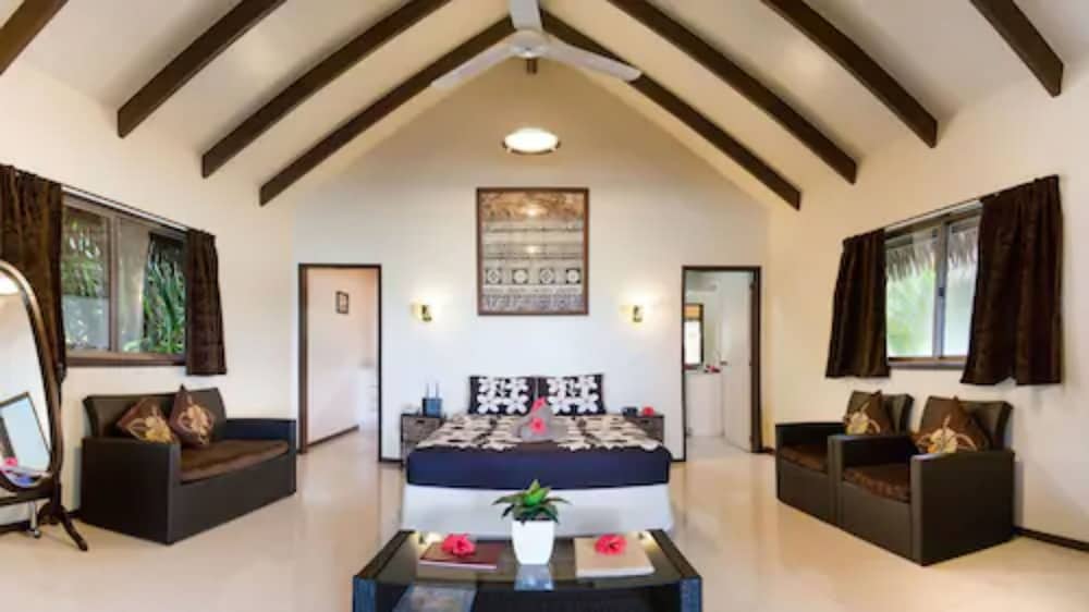 Beachfront Villa B photo 2