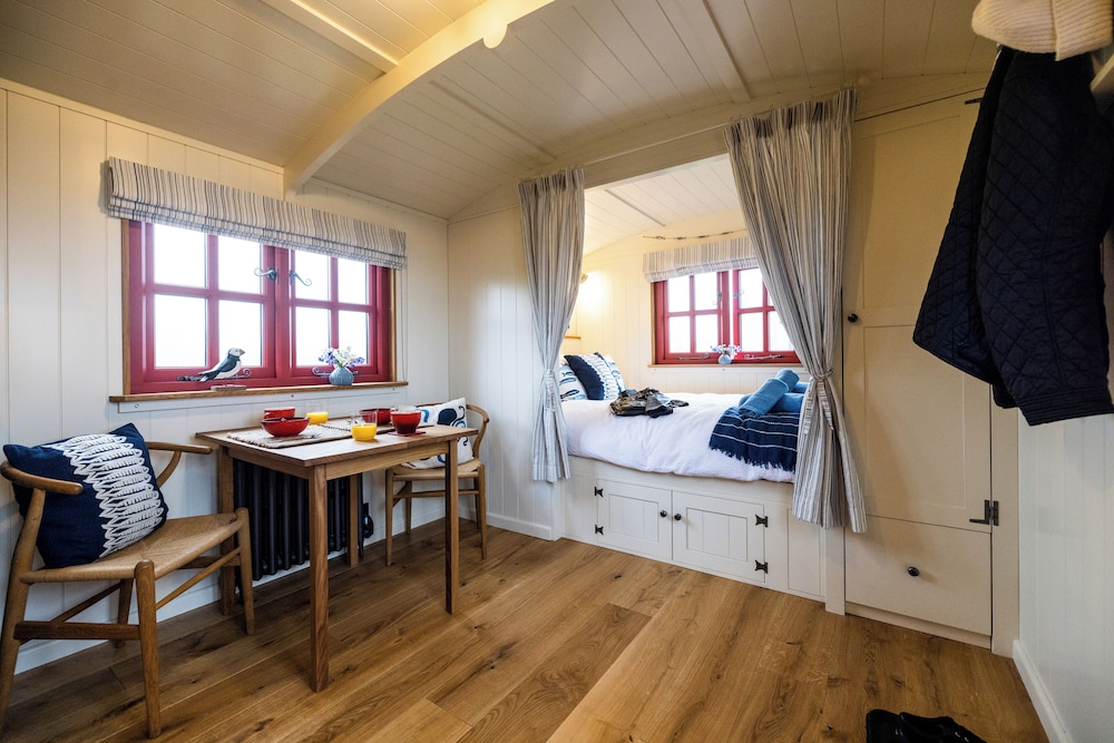 Alderney Shepherd Hut photo 2