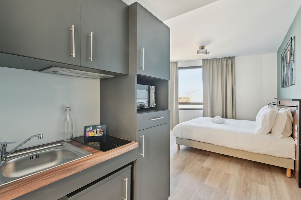 Superior studio, 1 double bed, large balcony - Photo 3