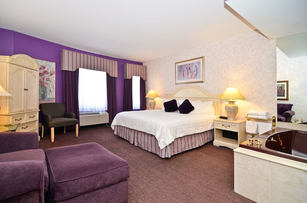 Suite, 1 King Bed, Non Smoking, Jetted Tub photo 2